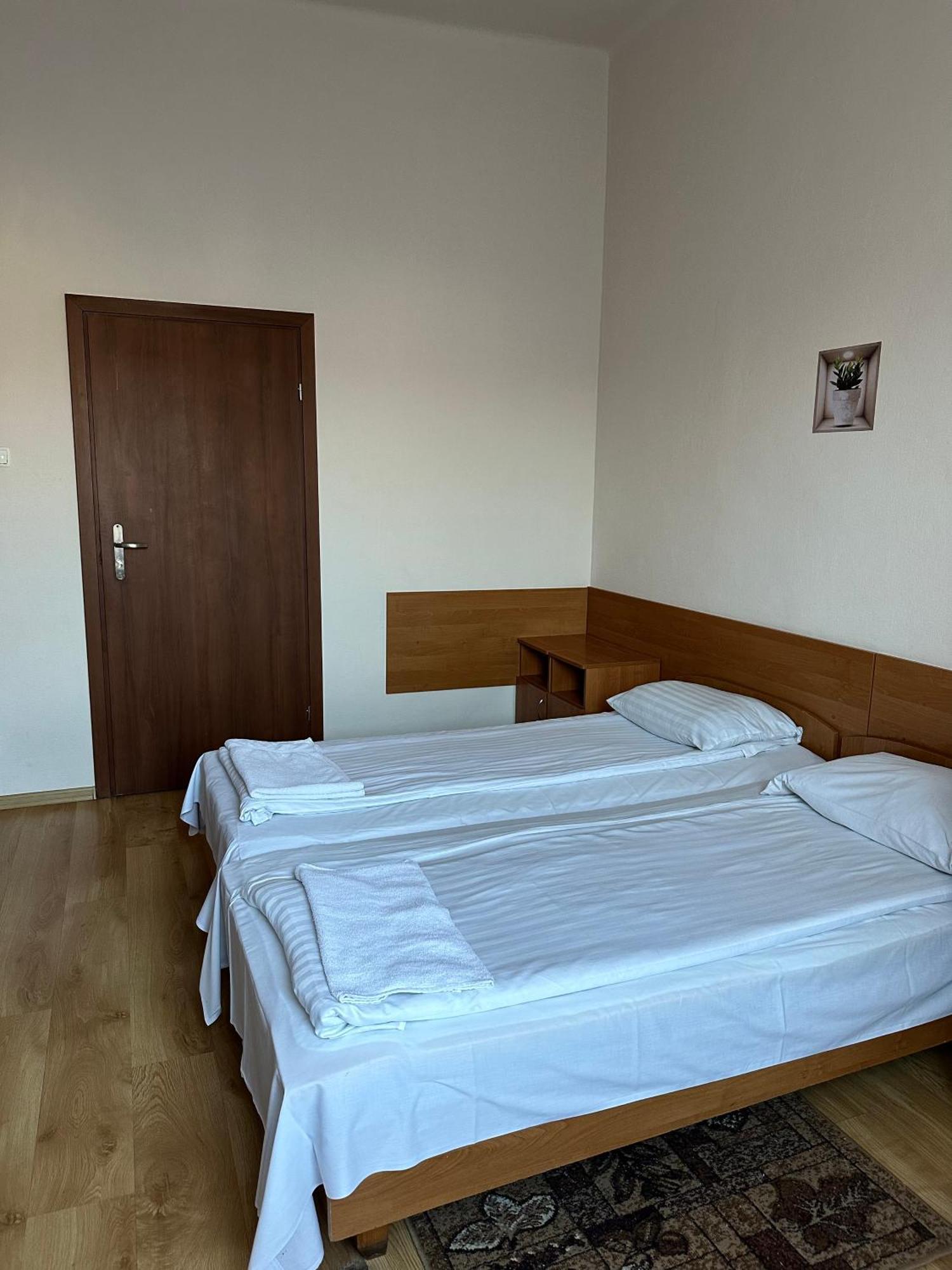Hotel Haga Czestochowa Ngoại thất bức ảnh