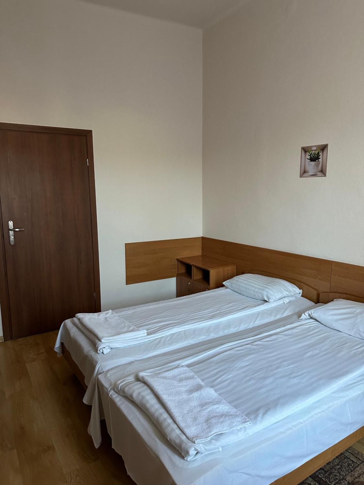 Hotel Haga Czestochowa Ngoại thất bức ảnh