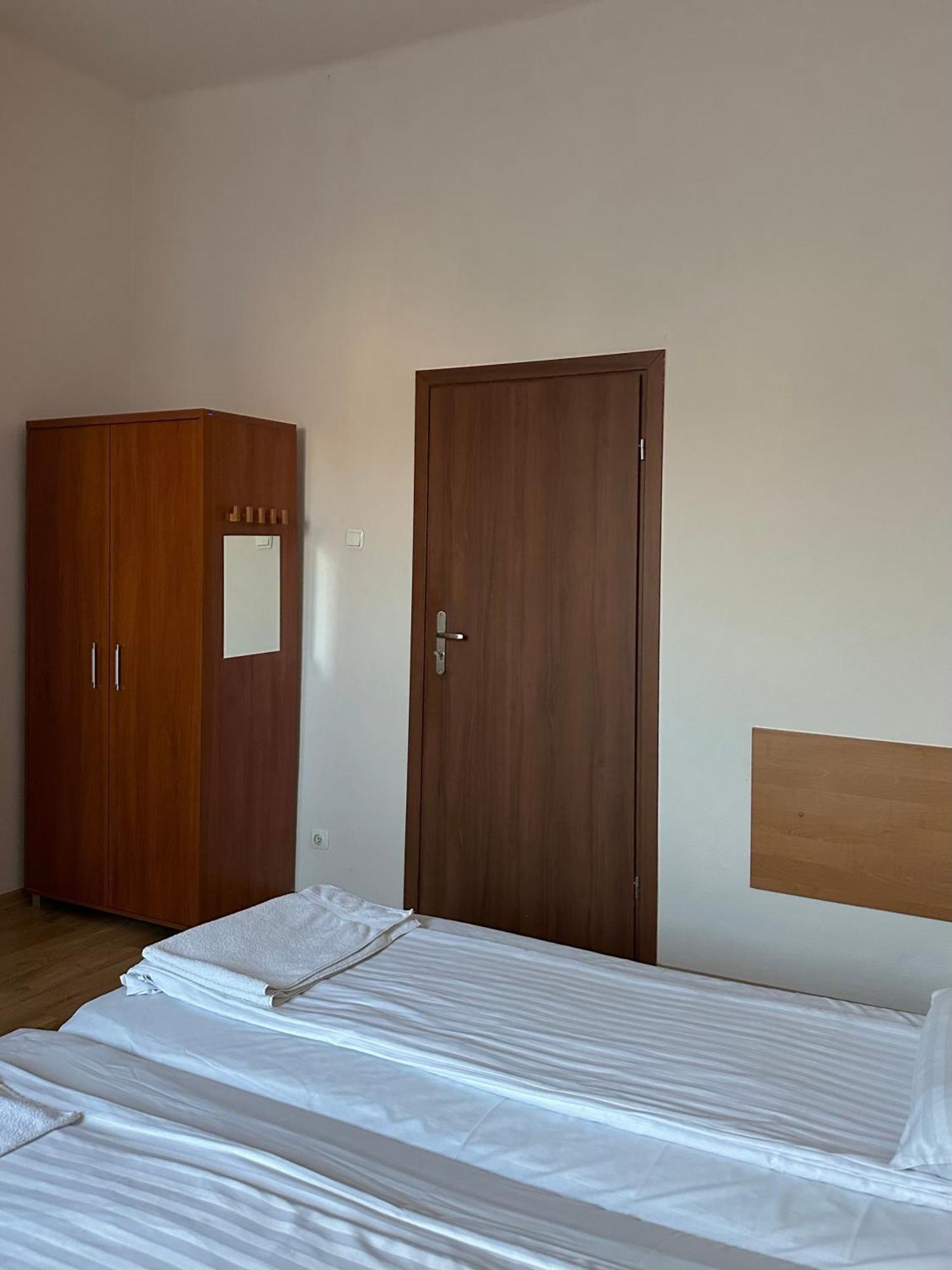 Hotel Haga Czestochowa Ngoại thất bức ảnh